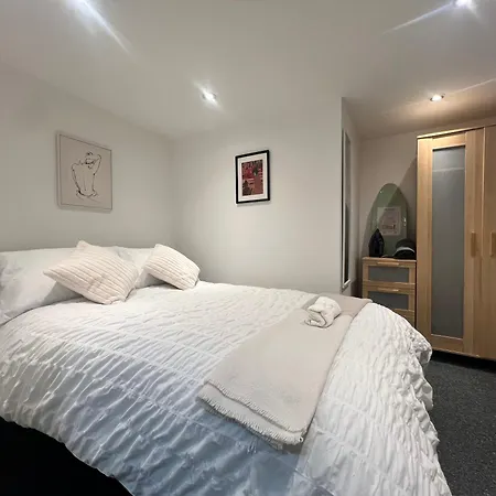 The Bluebird I Bed & Breakfast Leeds (West Yorkshire)